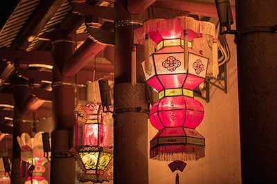 古代富贵人家的红灯笼高清图片下载-正版图片500623232