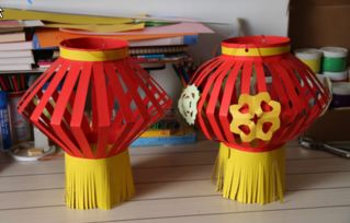 用手工色纸怎么搞简单的不用折太多部的灯笼