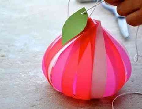 灯笼制作方法 纸编桃子的手工灯笼