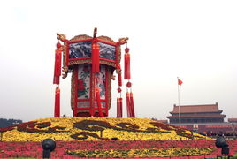 盛世华章映古都 国庆游北京，天安门广场花坛与宫灯交相辉映