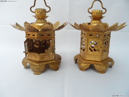 古韵流光 一对精美黄铜满工刻花宫灯赏析
